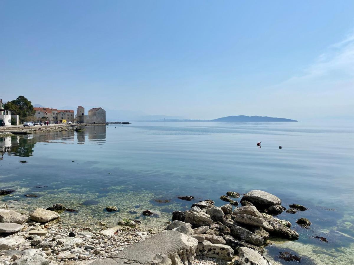 Sunny Apartment By The Beach Kaštel Štafilić Exterior foto